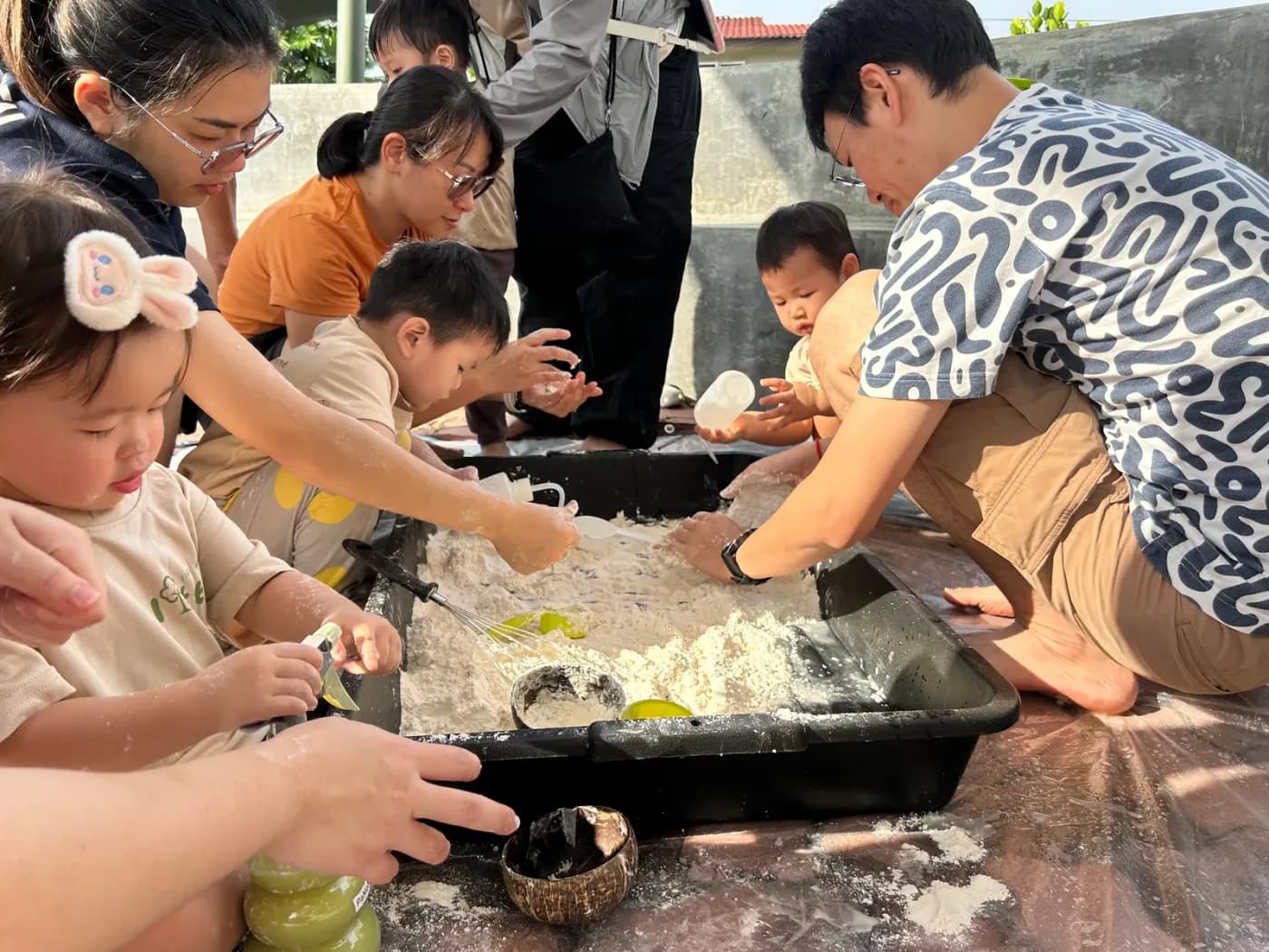 Lil Nature Explorer — Messy flour play